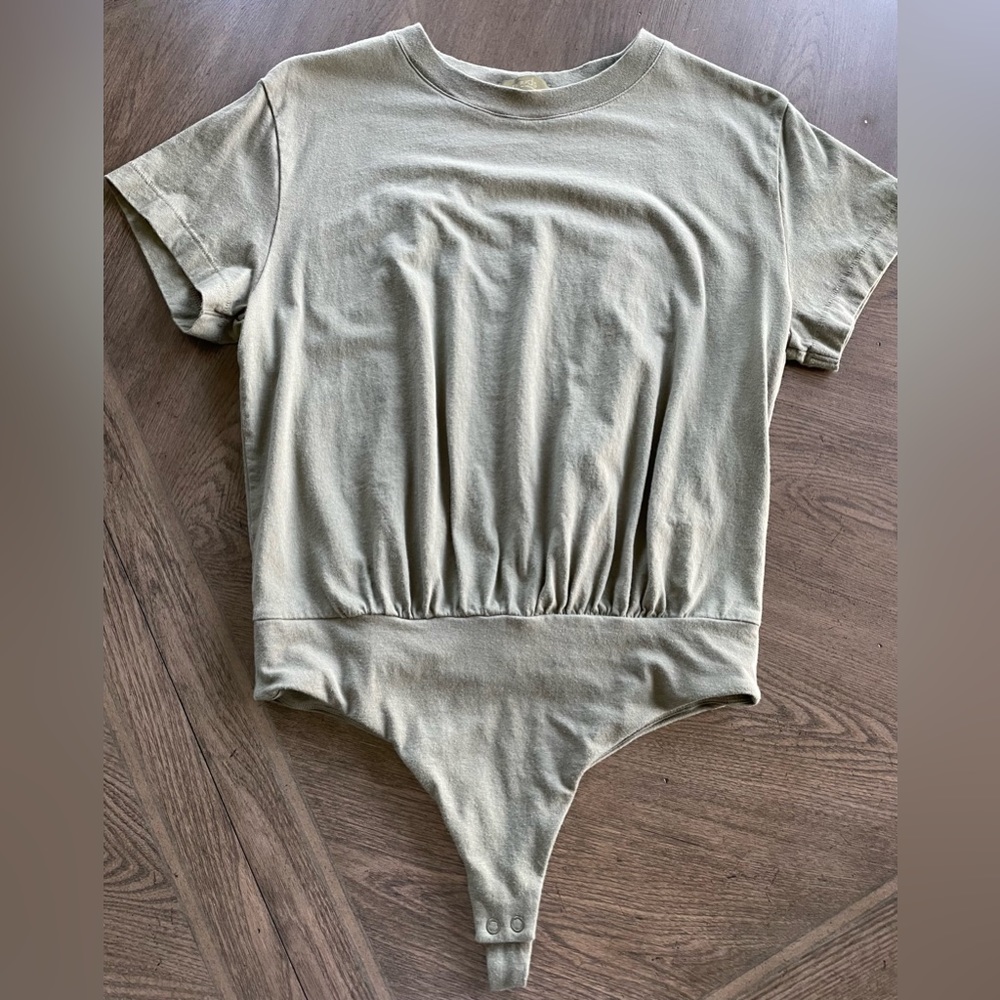 nuuds | medium | t-shirt body suit | olive